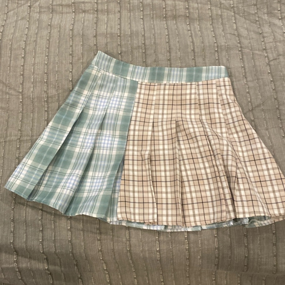 ￼￼Pleated skirt